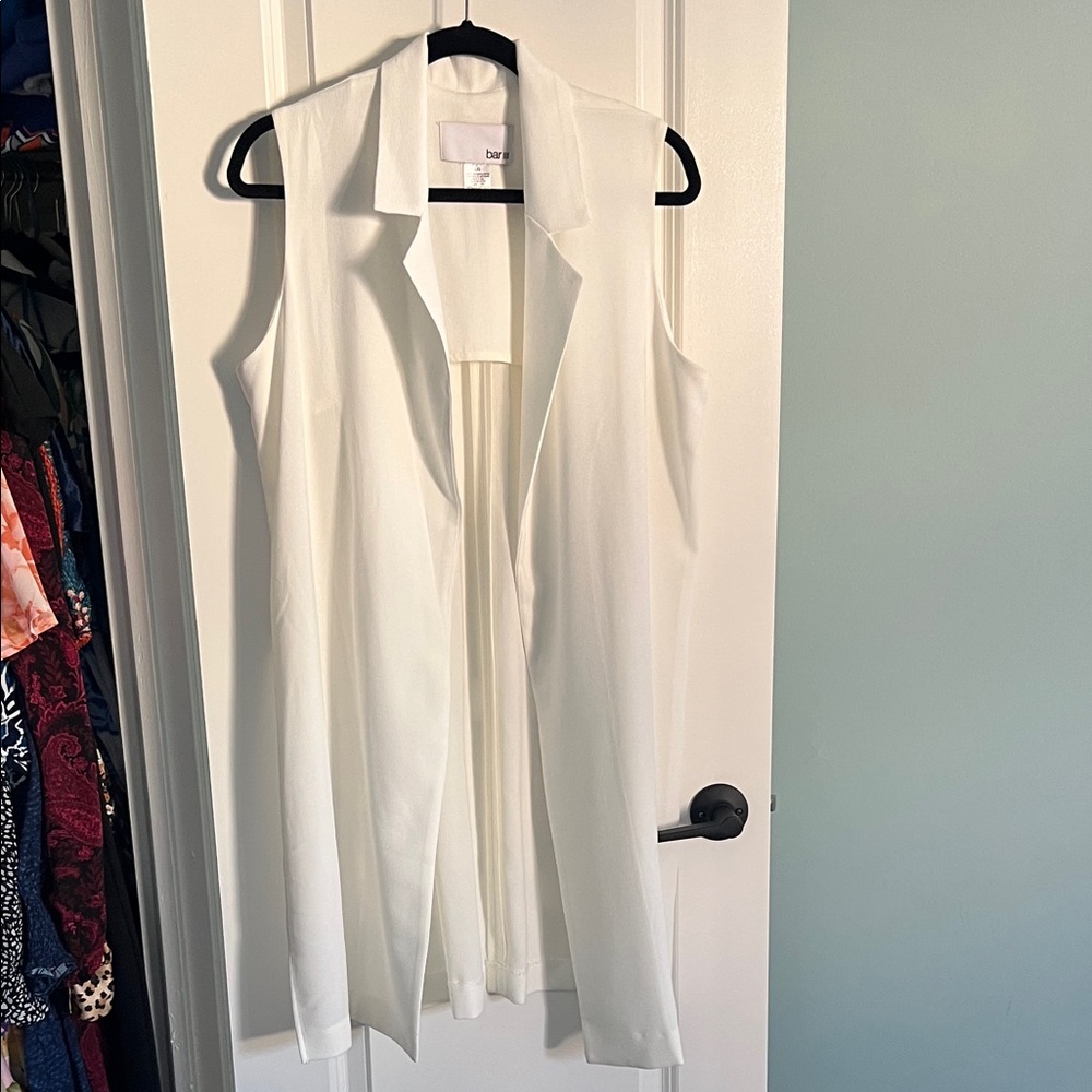 Bar III White Sleeveless Vest
